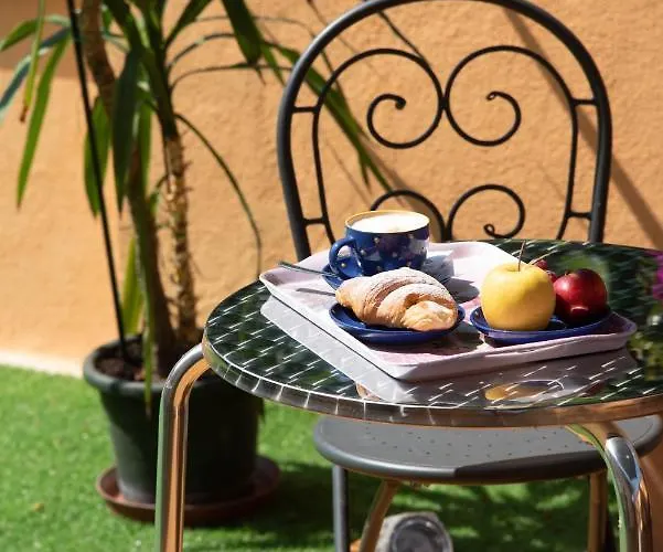 Sofia Bed & Breakfast 3*
